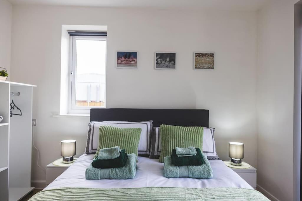 Modern 2 Bed Flat Free Parking Centre Coventry