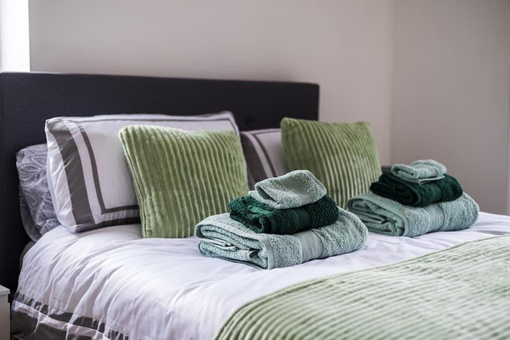 Modern 2 Bed Flat Free Parking Centre