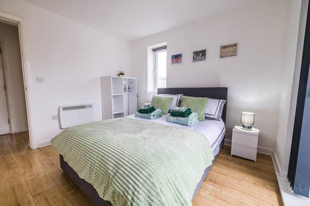 Modern 2 Bed Flat Free Parking Centre