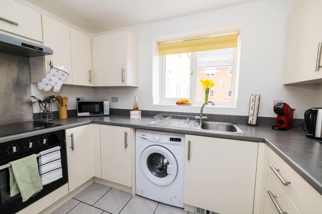 Modern 2 Bed Flat Free Parking Centre Coventry