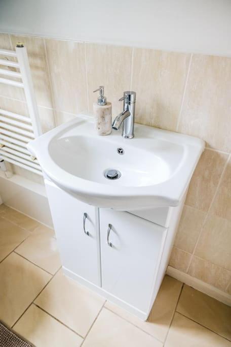 Apartment Modern 2 Bed Flat Free Parking Centre