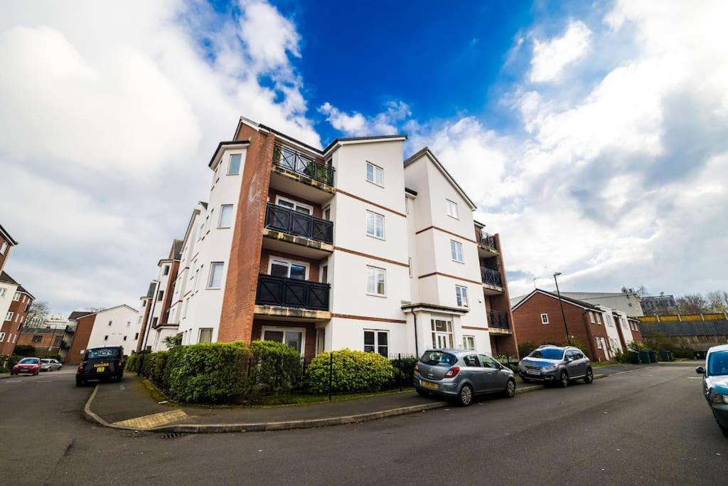 Apartment Modern 2 Bed Flat Free Parking Centre