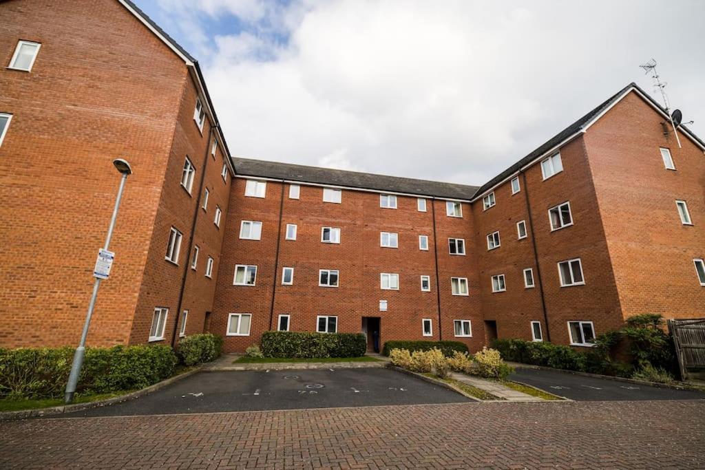 Modern 2 Bed Flat Free Parking Centre Coventry
