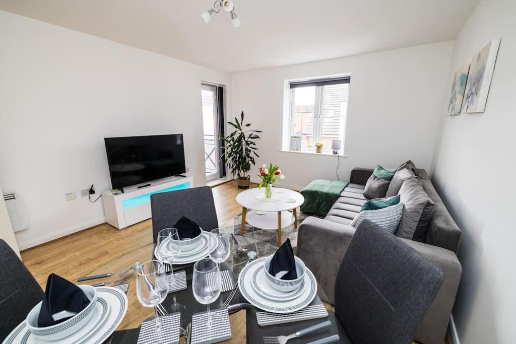Apartment Modern 2 Bed Flat Free Parking Centre *