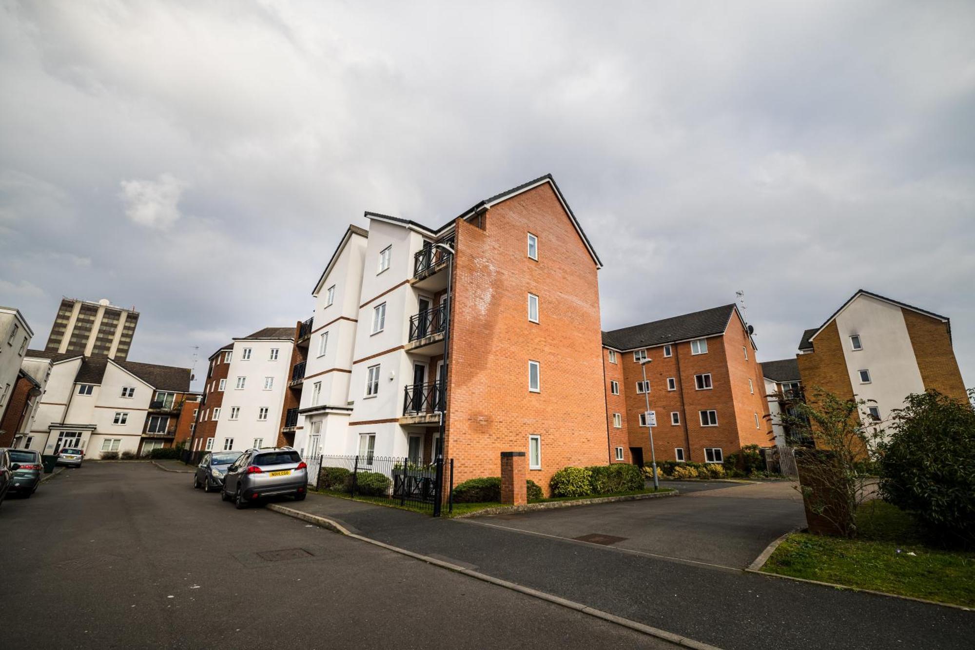 Modern 2 Bed Flat Free Parking Centre Coventry